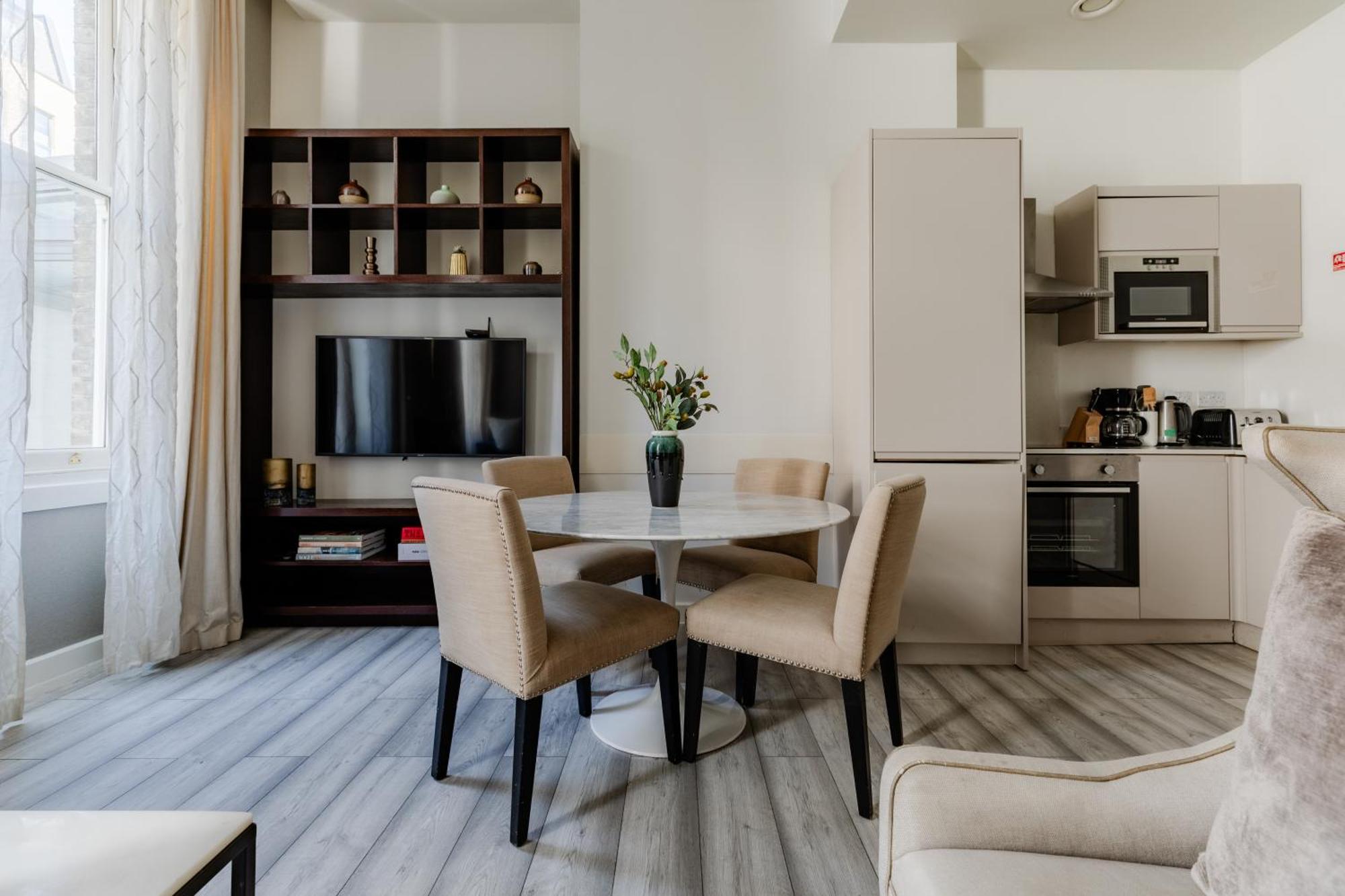 High Street Kensington Apartments ロンドン 部屋 写真